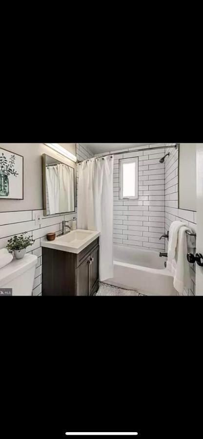 Lovely 1-Bedroom Rental Unit With Free Parking Вашингтон Екстериор снимка